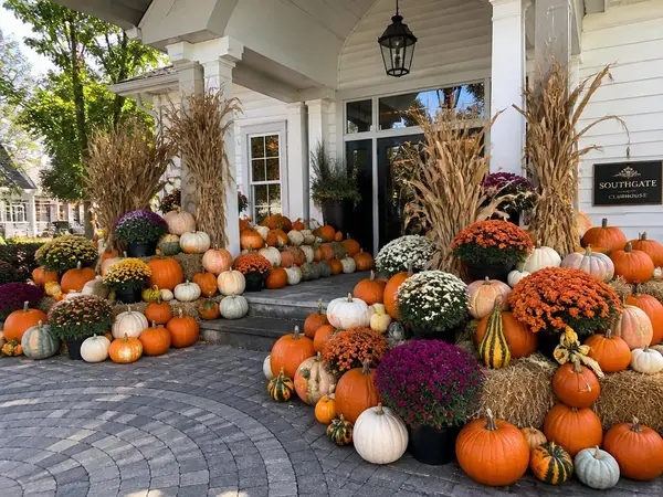 HOA clubhouse commercial patch Commercial entrance patch with pallets of pumpkins, bales and corn stalks